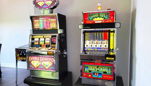 Magazine-Featured Mansion, Golf Green, Casino, etc - Foto 3