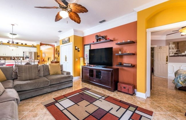 "southern Charm" 4 Bed & 2 Bath Private Pool Home 4 Bedroom Villa by RedAwning - Photo 21