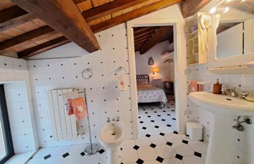 Mansarda con solarium panoramico su centro storico di Sarteano vicino alle famose terme della Val d'Orcia - Photo 23