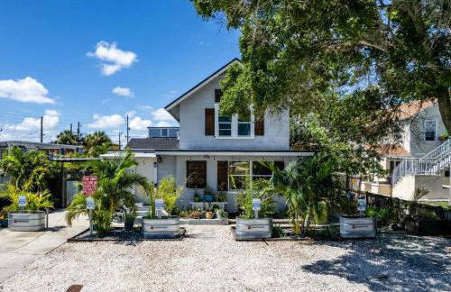 Cozy 1BR • Courtyard + Shared Deck - Foto 26