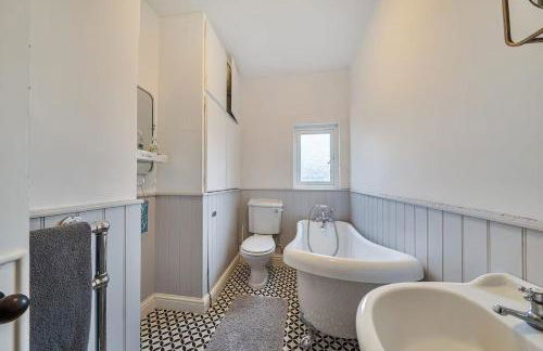 Central Filey Family Cottage for Groups with Super King Bedroom and Bunk Room - Foto 6