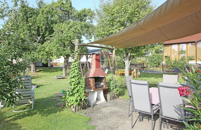 Apartment With Terrace and Pool in the Garden - Foto 1