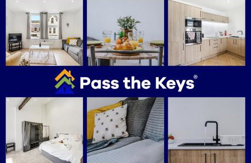 Chic 2Bed Apartment in Heart of Altrincham - Pass the Keys - Foto 6