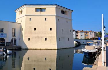 Studio dans une tour mythique à port grimaud - Foto 1