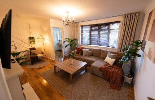 Spacious 3-Bed Home with Free Off-Street Parking Near Newcastle - Foto 4