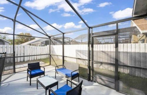 Retreat with Heated Pool in a Serene Community - Foto 15