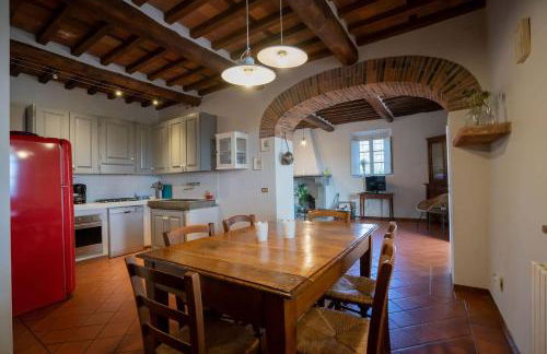 Casale rinnovato immerso nella campagna con splendida piscina privata - Foto 26