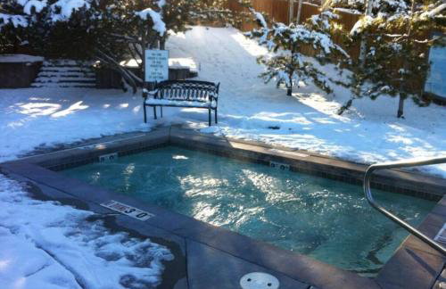 Dont miss the Main level Cozy Winter Retreat - Photo 24