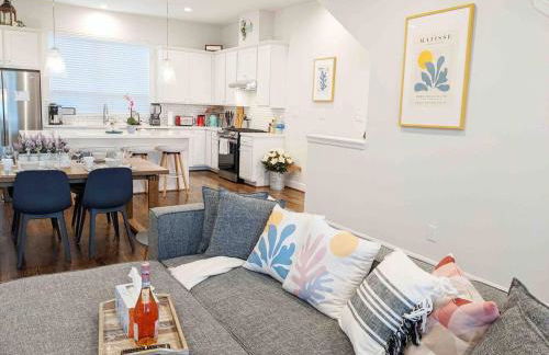 TMC 3-Story Townhome FREE EV Charge - Foto 8