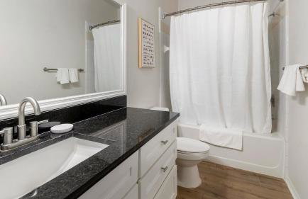 Landing Modern 1BD Game Room Gym - Photo 43