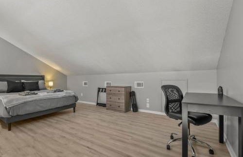 NEW King with Loft Beach Near Gulf - Foto 12