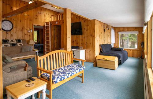 Lakefront Home with Seasonal Dock in Limerick! - Foto 5