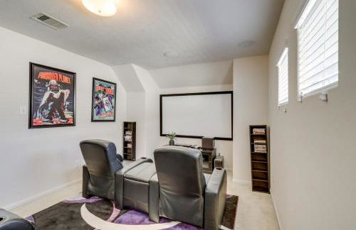 Lake-View Home with Pool Access in Legends Ranch! - Foto 2