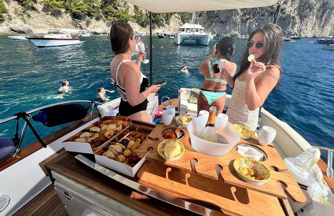 Crucero al atardecer por la costa de Capri y Sorrento en barco Todo incluido - Foto 21