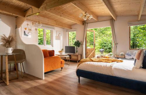 Copperbeech Hut - Romantic Hideaway with a Private Hot Tub - Photo 5