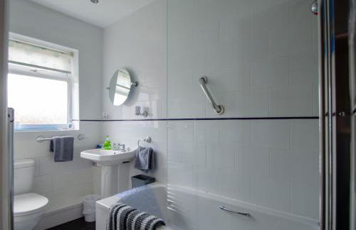 Smitten House 4 Bedroom RHYL - Photo 18