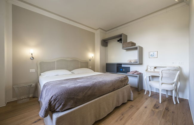 Villa Italia Luxury Suites and Apartments - Photo 6