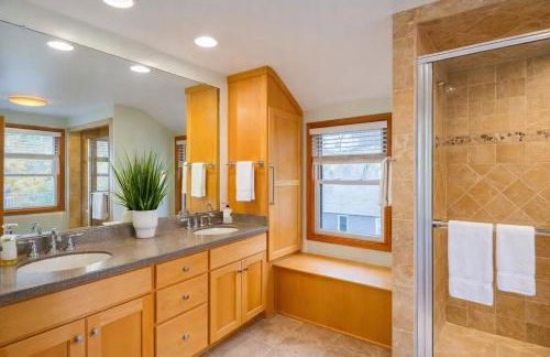 River Drive Retreat - Family Neighborhood sleeps 10 - Foto 9