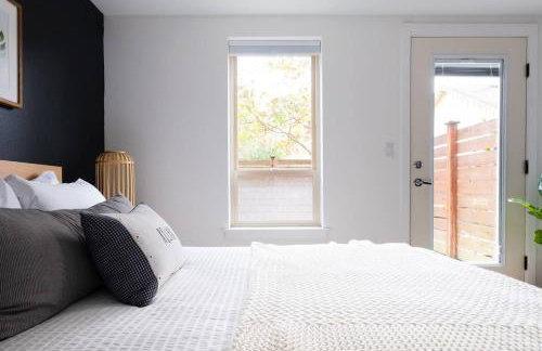 Stylish Urban Loft wFloating Stairs&Fireplace - Foto 34