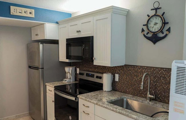 Luxe 1 Bedroom House with Pool - Gulfview II unit 410 - Photo 13