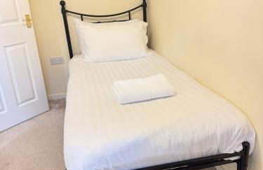 Family home close to Shrewsbury Town centre - Photo 24