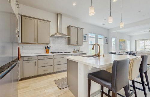 Bright desert oasis with hot tub and grill, shared pool and tennis in 55 plus community - Foto 11