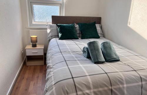 Abbey Wood Serviced Apartment 3BRH Free Wi-Fi Parking Tea and Coffee - Photo 14