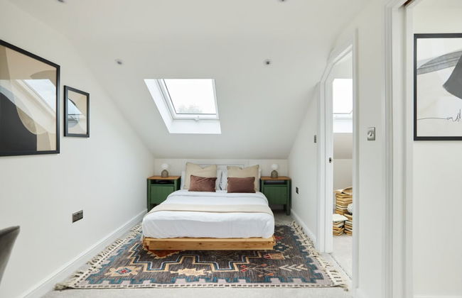 The Shepherd s Bush Wonder - Trendy 4bdr Home With Garden Terrace - Photo 23