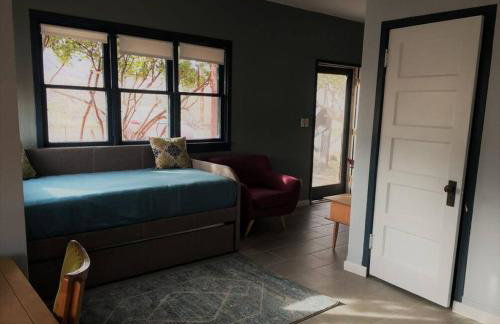 Expansive Ground Floor Pensione. - Foto 1