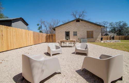 The Gable - 3 BLKS from Main St - Photo 9