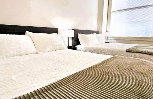 Spacious Loft with Fireplace - near CSU, Playhouse, Progressive field, R&R Hall of Fame with Gym & Sauna and Sleeps 12 - Foto 4