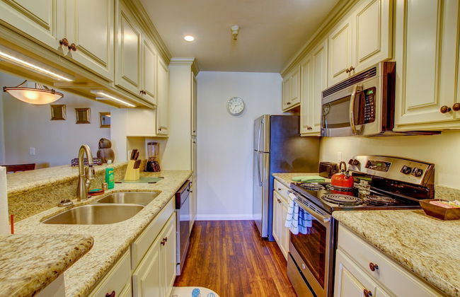 Sunshine Suites at Hillcrest - Photo 18