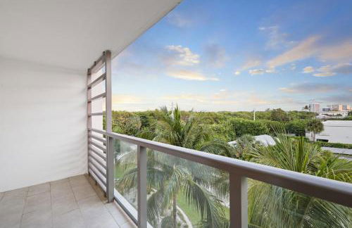 Boca Coastal Stay 2BR 2BA with Pool and Balcony - Foto 31