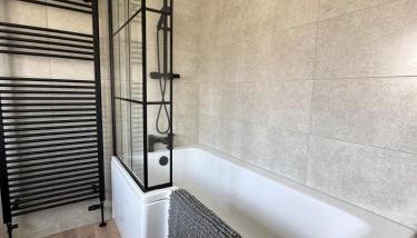 Modern & Spacious Home in Exeter - Smart TV & Xbox - Foto 3