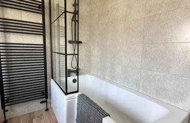 Modern & Spacious Home in Exeter - Smart TV & Xbox - Foto 3