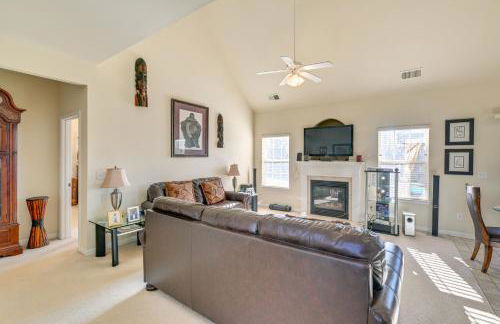 6 Mi to Charlotte Motor Speedway Home with Fire Pit - Foto 4