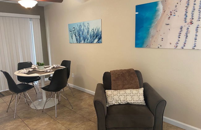 Longer Stay for Travelers Blocks from Hospital and Downtown Security Gates - Foto 12