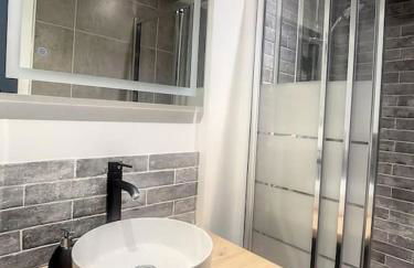 SUPERBE STUDIO HYPER CENTRE TOUT ÉQUIPÉ WIFI NETFLIX 2PERS - Foto 18