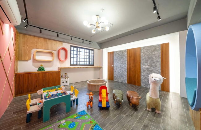 Young Villa - Photo 12