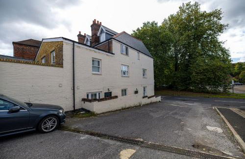 Modern 2-Bed Apartment - Near Train and Town - Parking Available - Foto 51