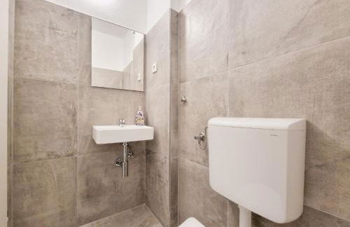 Tolstov Apartments - Monteurwohnungen - 3 Schlafzimmer - Küche - Balkon - Waschmaschine - 25 Min zur Messe DUS - Foto 13