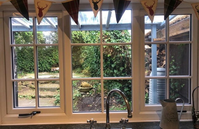 Charming Country Cottage in a Peaceful Location - Photo 14