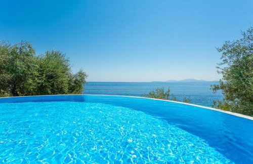 Villa Petros Large Private Pool Walk to Beach Sea Views A C Wifi Car Not Required - 180 - Foto 7