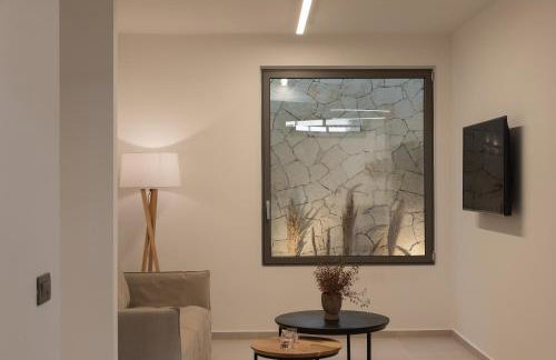 Athina Luxury Villa, with Pool & Walk to the Beach, By ThinkVilla - Foto 41