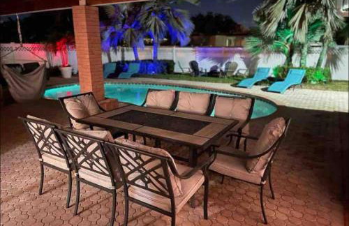 Modern 4 Bedroom -Kosher - Heated Pool - Game Room - Foto 31