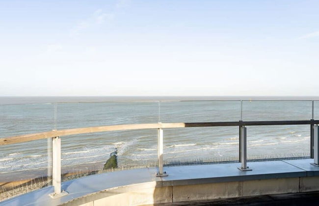 Stunning Penthouse With Free Parking and sea View - Foto 47