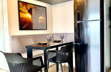 Lindo flat em prédio luxuoso - Excelente localização - Foto 2