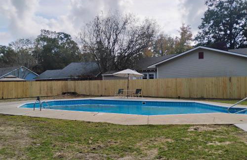 The Denham Springs Esape- Pool, Comfort & Charm - Foto 36