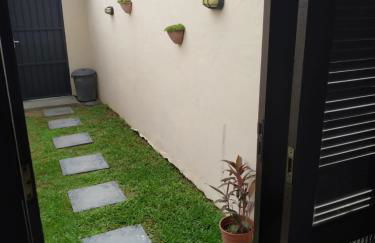 Kitinet para 2 pessoas próximo do mar - Ingleses - Com garagem - Foto 2