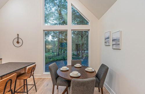 The Ash - Private Cabin with Hot Tub Oasis for Two in the Pines - Foto 14